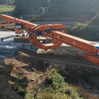 架橋機租賃隨著各種公路、鐵路建設(shè)工程的增多被人們所認(rèn)識